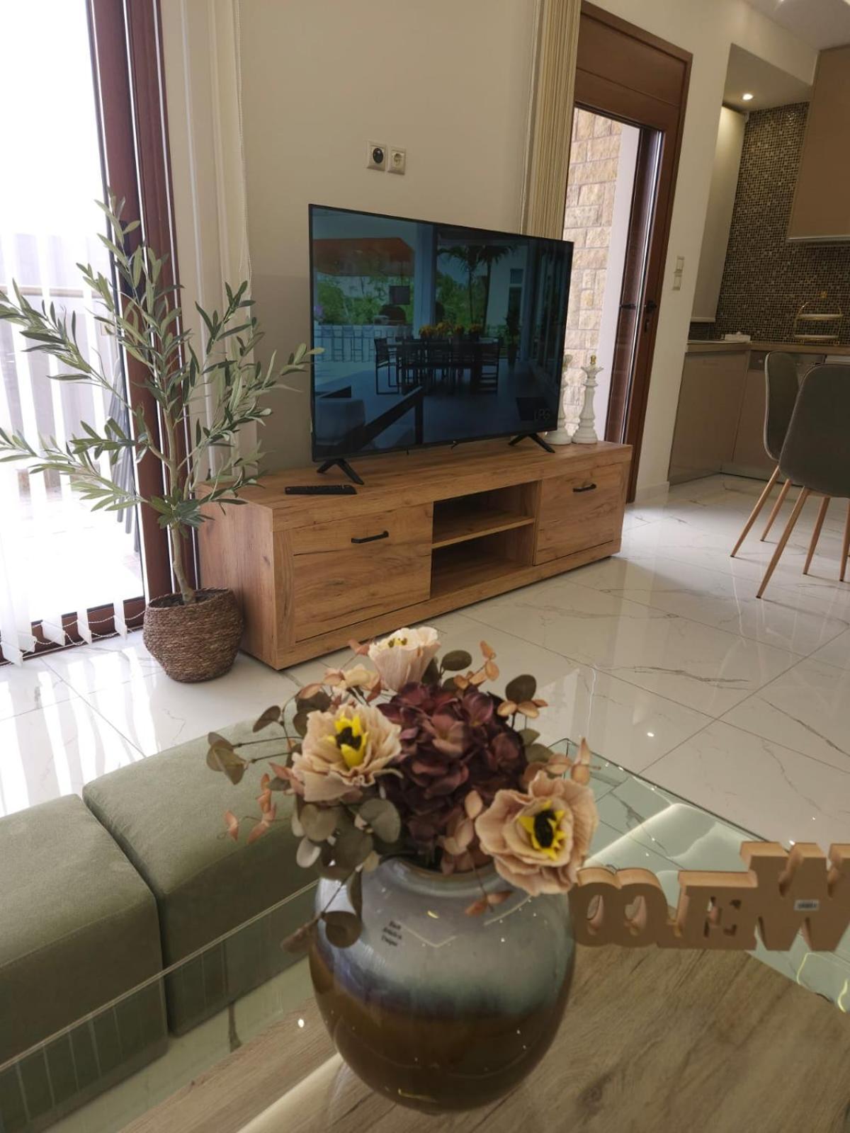 Agora Luxury Villa I Лоутраки Экстерьер фото